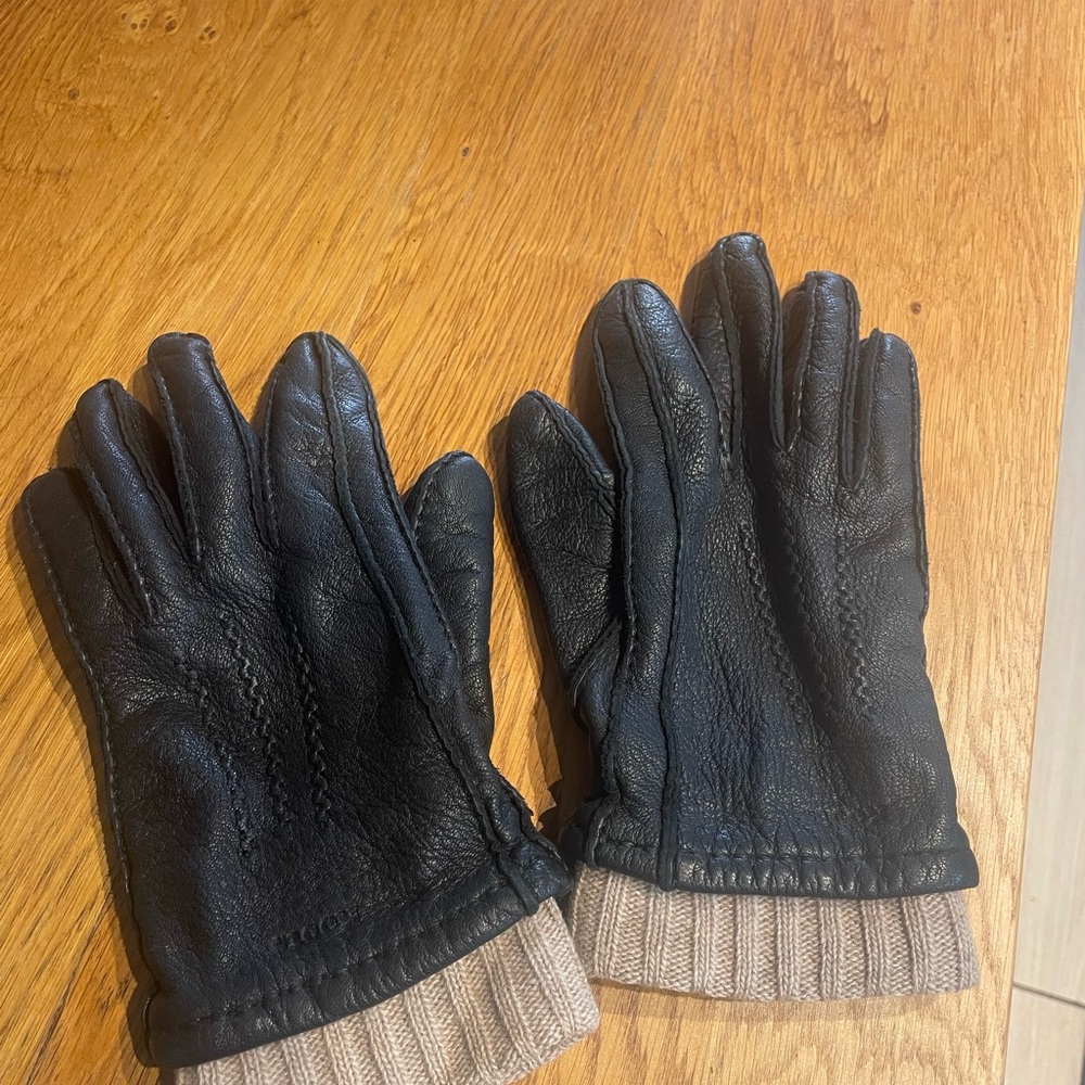 Roots Black Leather Gloves with Brown Cuffs